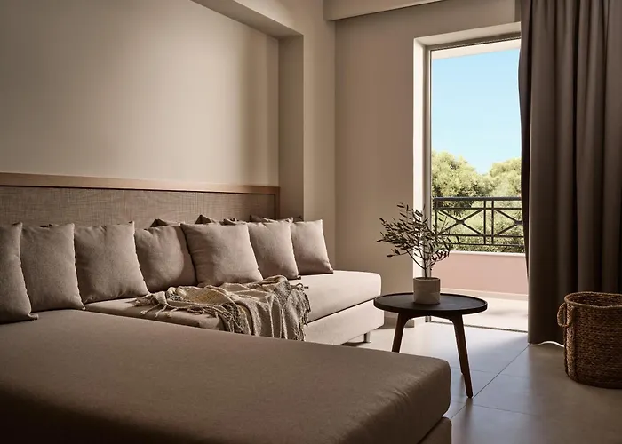 Alamis Hotel & Apartments