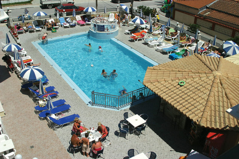 Aparthotel Alamis &